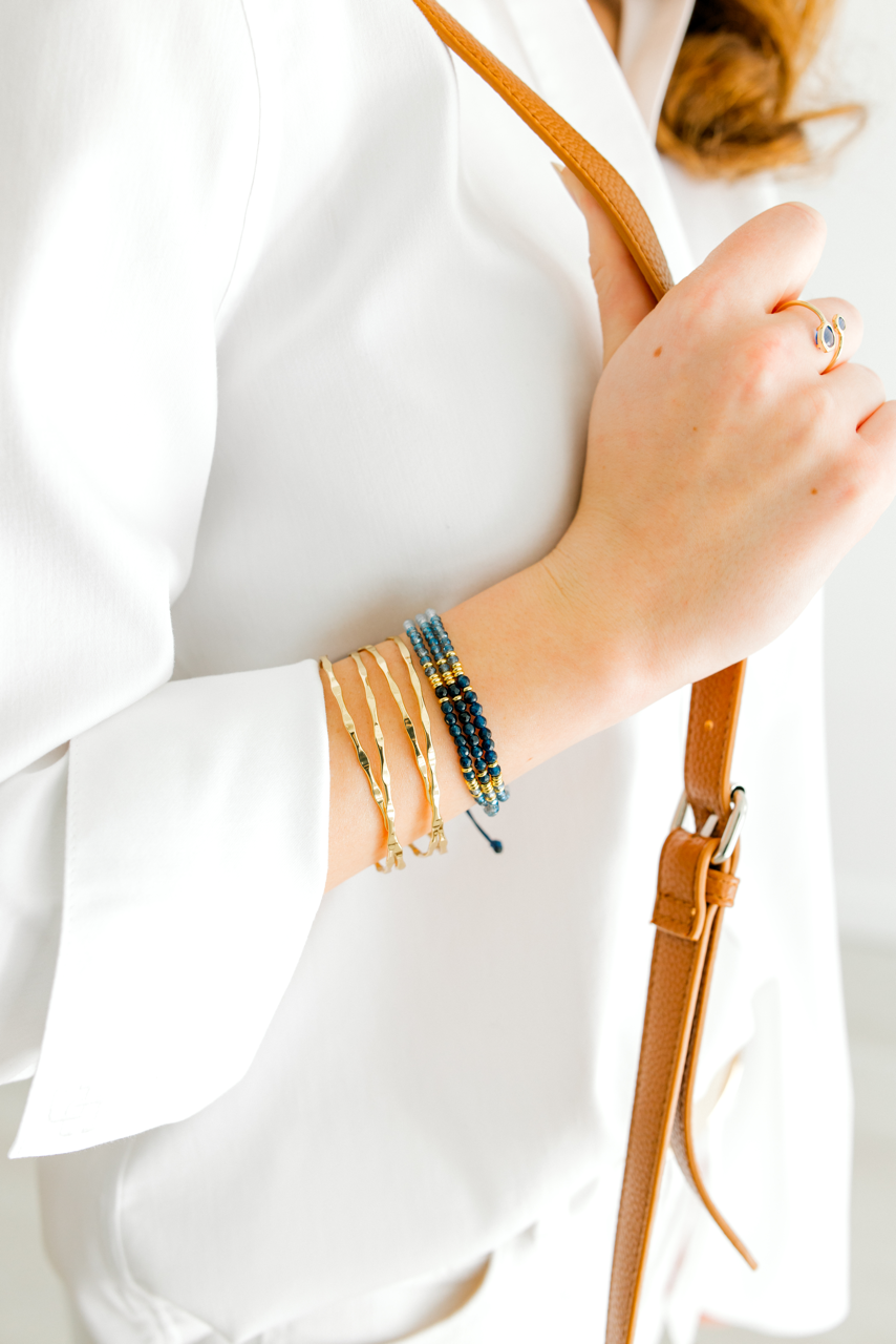 Hammered Gold Intertwined Cuff Bracelet (Gold)